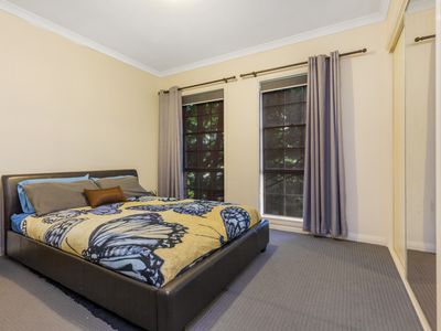 5 Sunrise Court, Strathdale