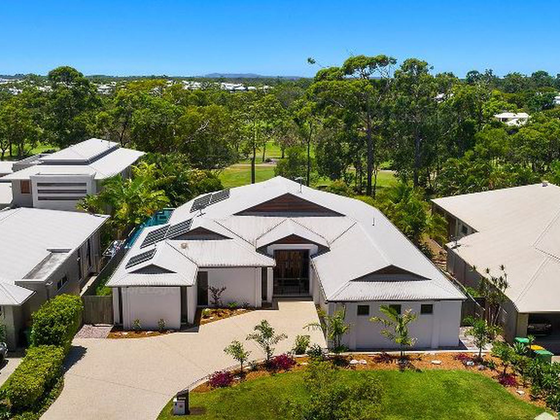 8 Lakeside Drive, Peregian Springs