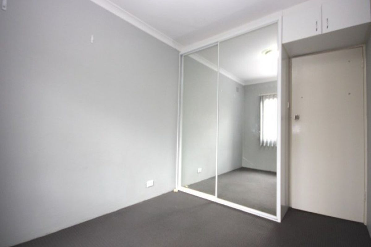 1 / 74A Queen Street, Concord West