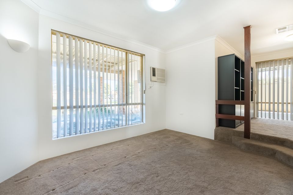 594 Safety Bay Rd, Waikiki