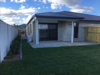 2 / 7 Jason Day Drive, Beaudesert