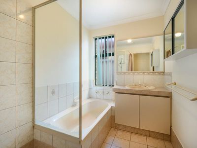 Unit 7 / 54 Gnangara Dr, Waikiki