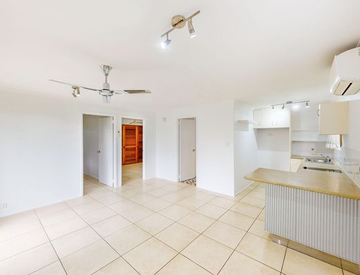  Tewantin ground floor unit, short walk to shops image 2