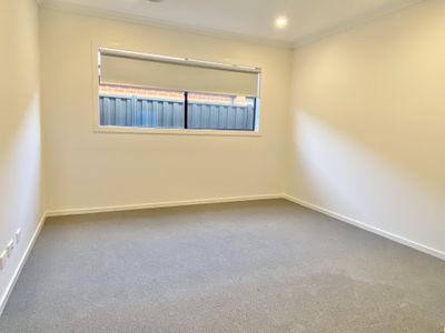 16 Gelantipy Drive, Truganina