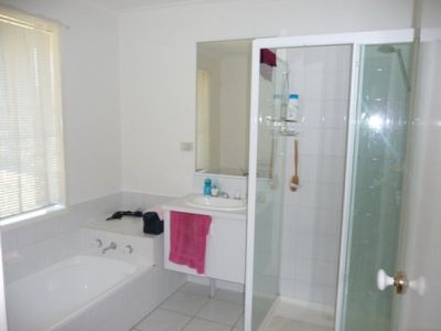 176 Golf Club Drive, Howlong