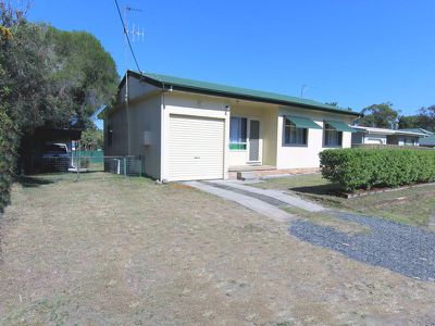 385 The Lakes Way, Tuncurry