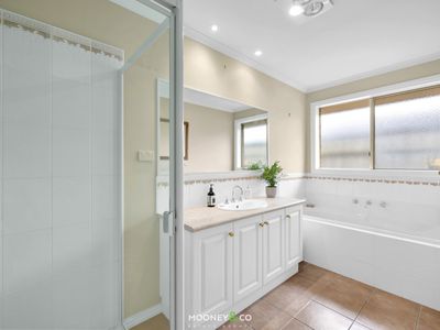 7 Stonehaven Avenue, Cranbourne