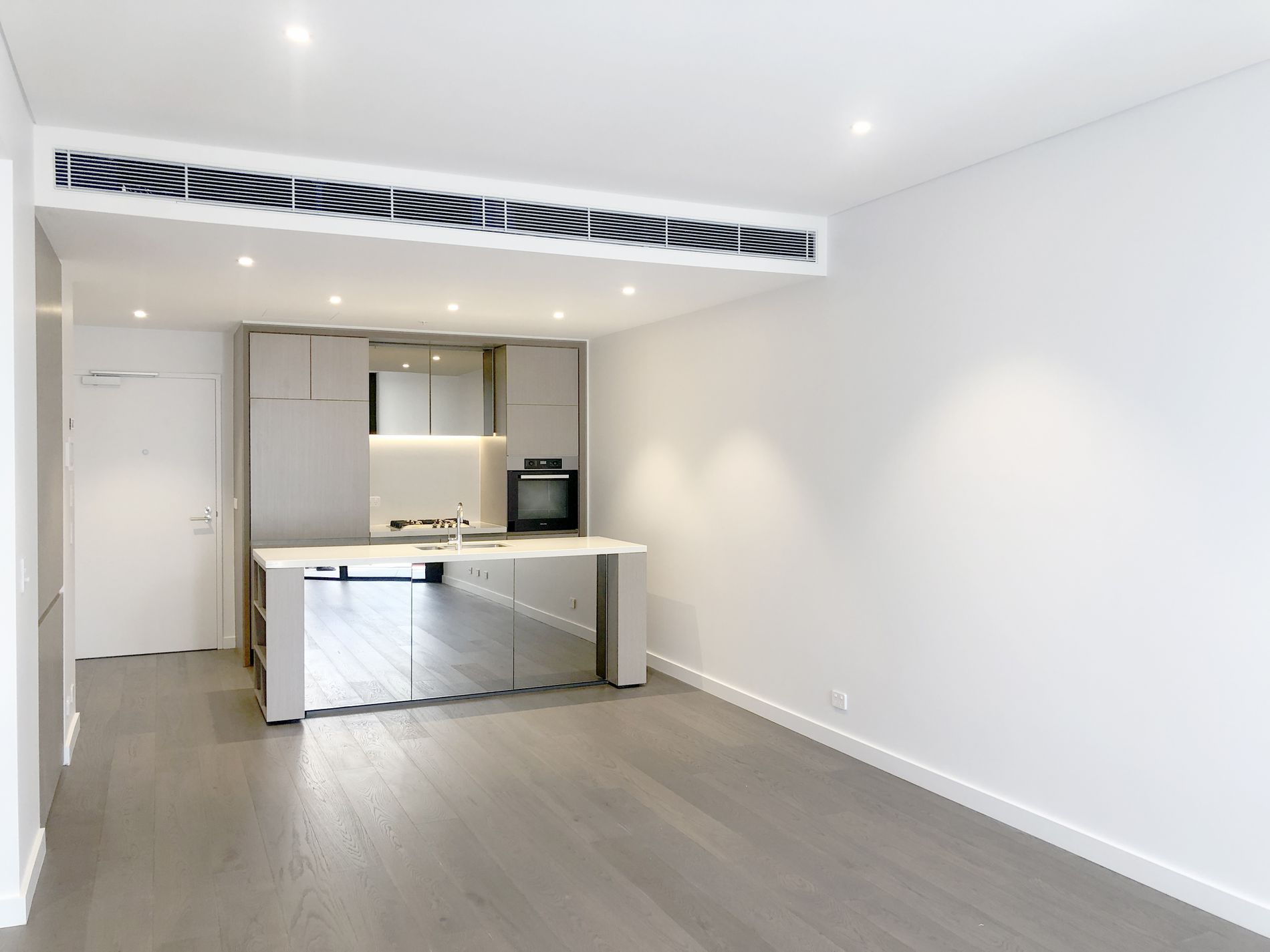 1008 / 81 Harbour Street, Sydney