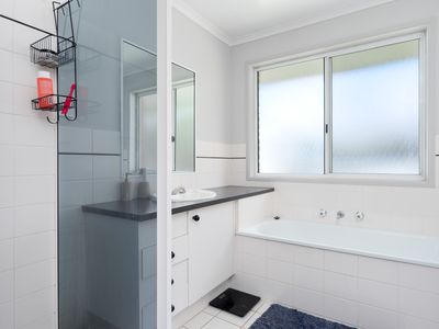 2 Kingston Road, Thurgoona