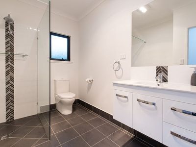 2 Sommerset Drive , Atherton