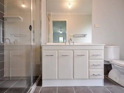 4 Meander Grove, Cameron Park