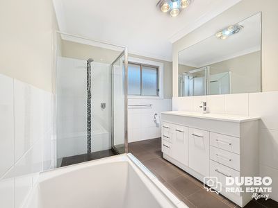 4B Keswick Parkway, Dubbo