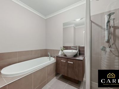 8 Merriwee Chase, Sandhurst