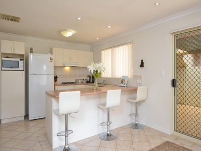 2B Fairlie Way, Broadwood