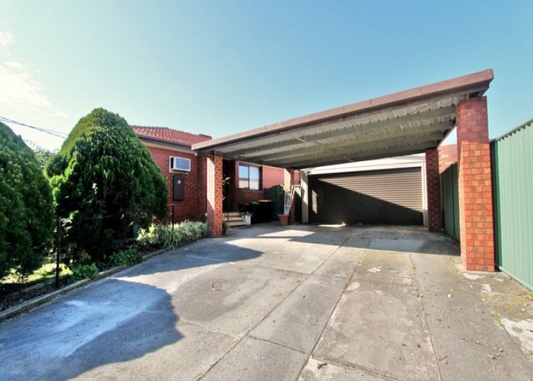 39 Murchison Crescent, Clayton South