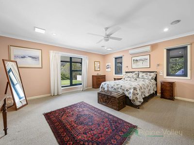 169 Simmonds Creek Road, Tawonga South
