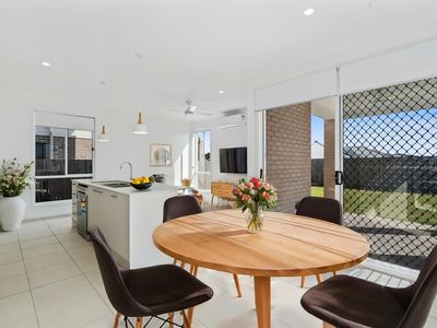 12 Livistona St, Redland Bay