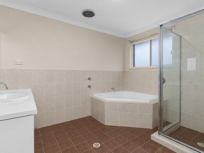 16 Jason Court, Glendale