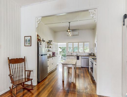 Charming Queenslander in Old Tewantin image 8