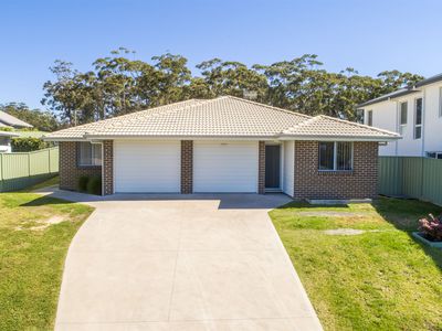 35 & 35a Gemini Way, Narrawallee