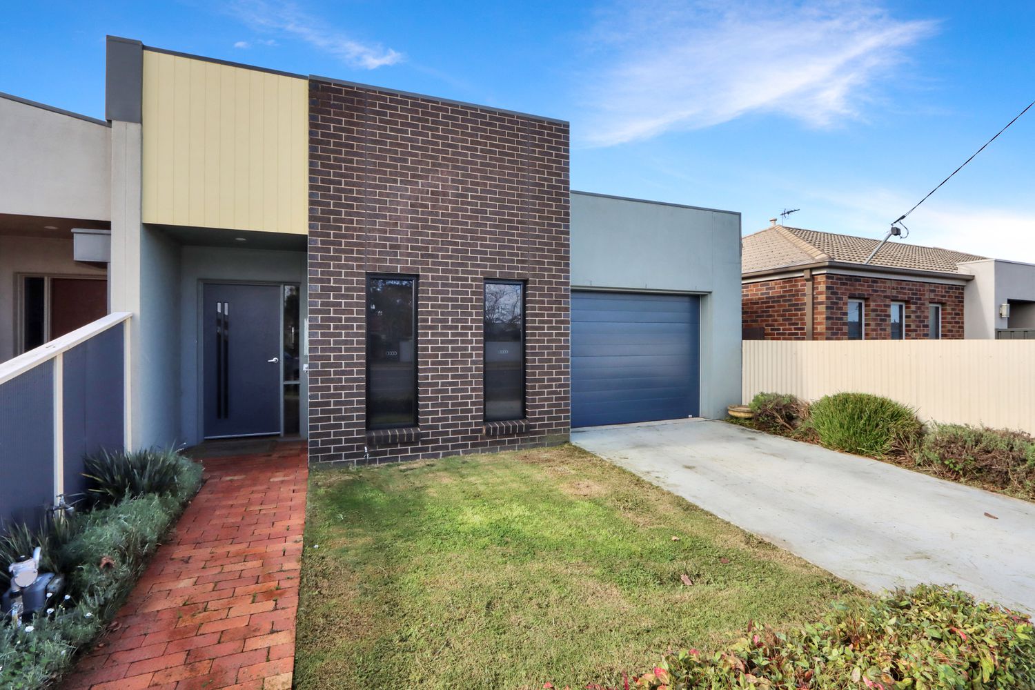 2 / 11 URQUHART STREET, Horsham