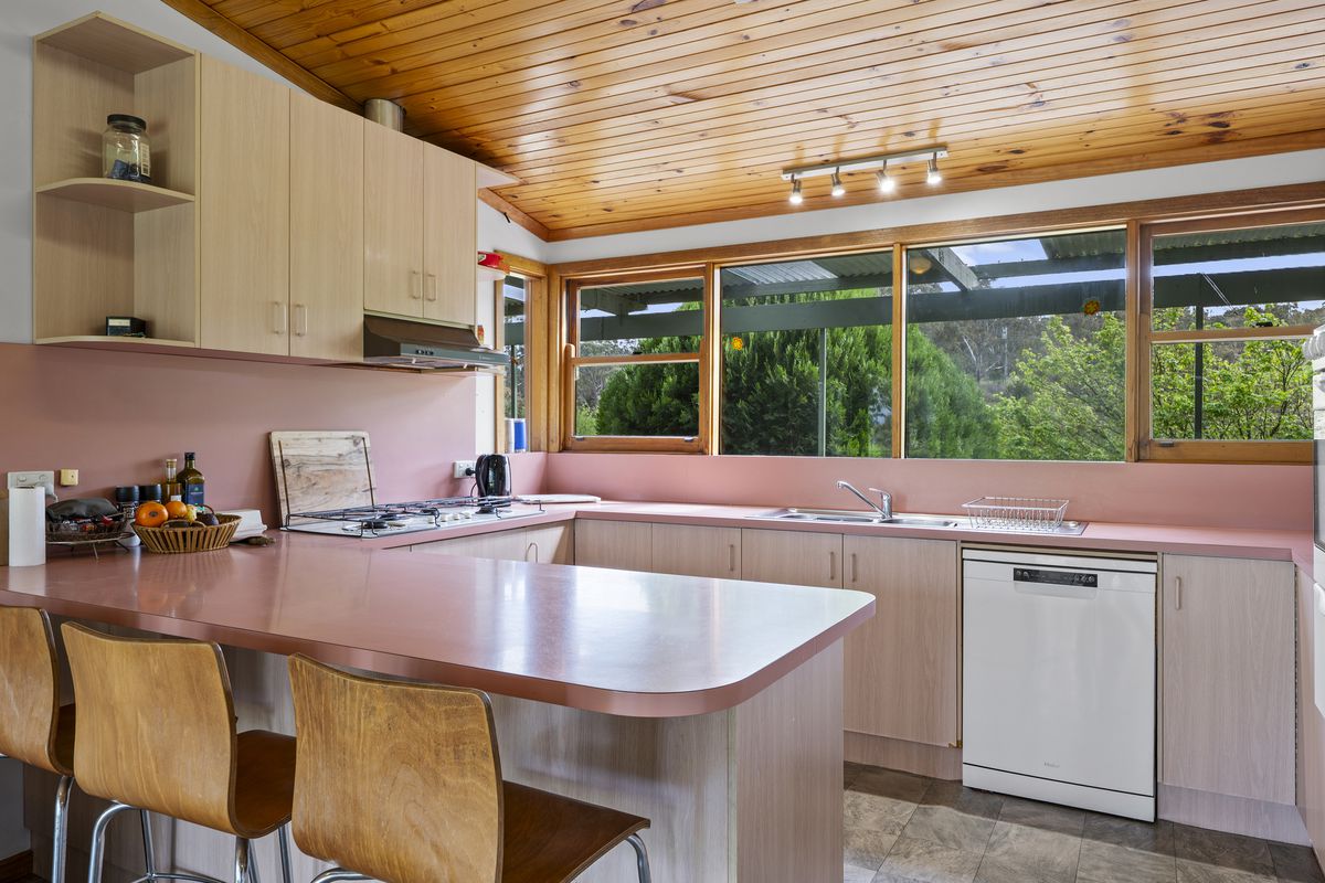 560 Old Tolmie Road, Mansfield