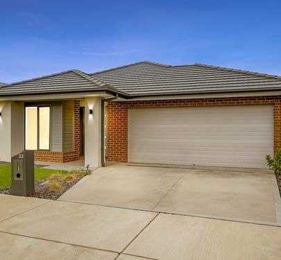 33 Woolly Parade, Clyde North