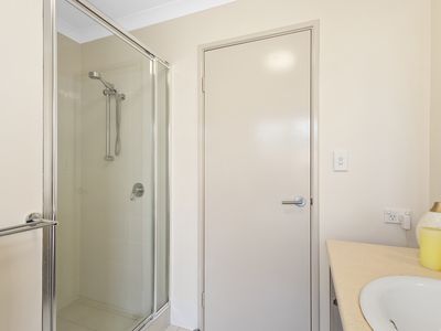 17 Pinot Loop, Pearsall