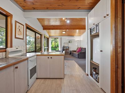 2 Cray Point Parade, Eggs And Bacon Bay