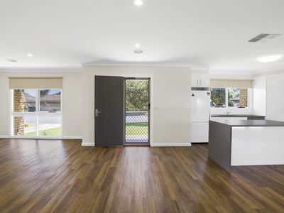 384 Dale Crescent, Lavington