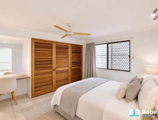  Tewantin ground floor unit, short walk to shops image 10