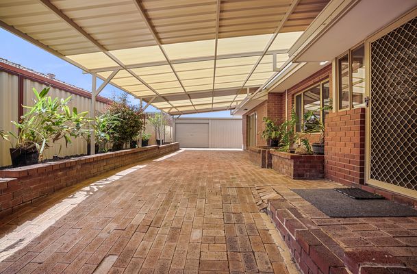 16 Frigate Close, Waikiki