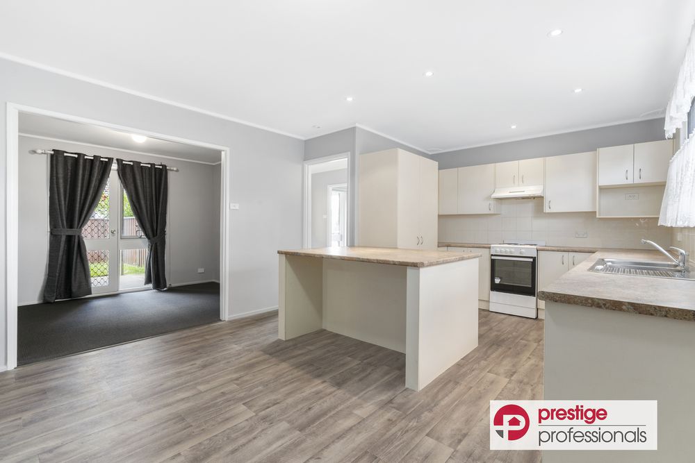 32 Burton Avenue, Moorebank
