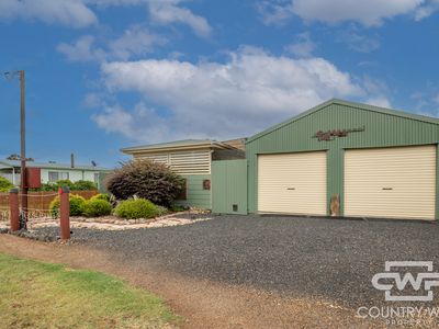 6 Young Street, Deepwater