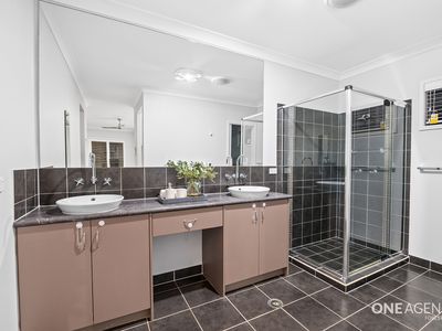 27 Scoparia Drive, Brookwater