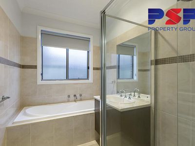 2/2 Bellworth Avenue, Tarneit