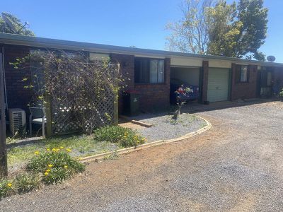 3 / 4 Booth Street, Kingaroy