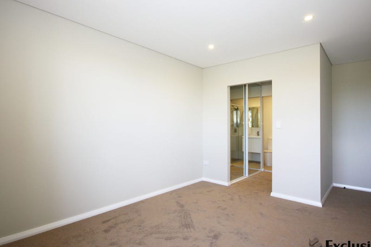 31 / 50 Loftus Crescent, Homebush