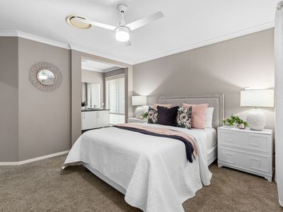 6 Baychester Place, Wakerley