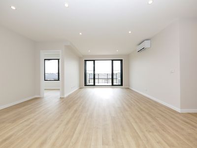 204 / 3 BILLY BUTTONS DRIVE, Narre Warren