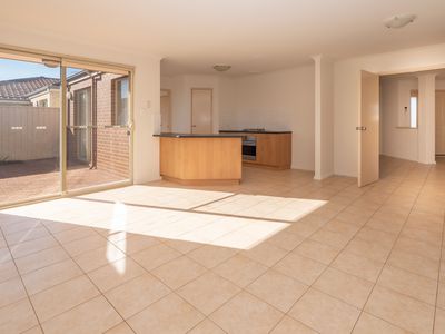 73 MONTORO DRIVE, Port Kennedy