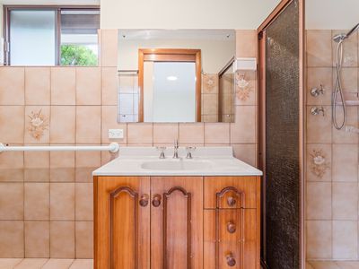 1077 Lower North East Road, Highbury