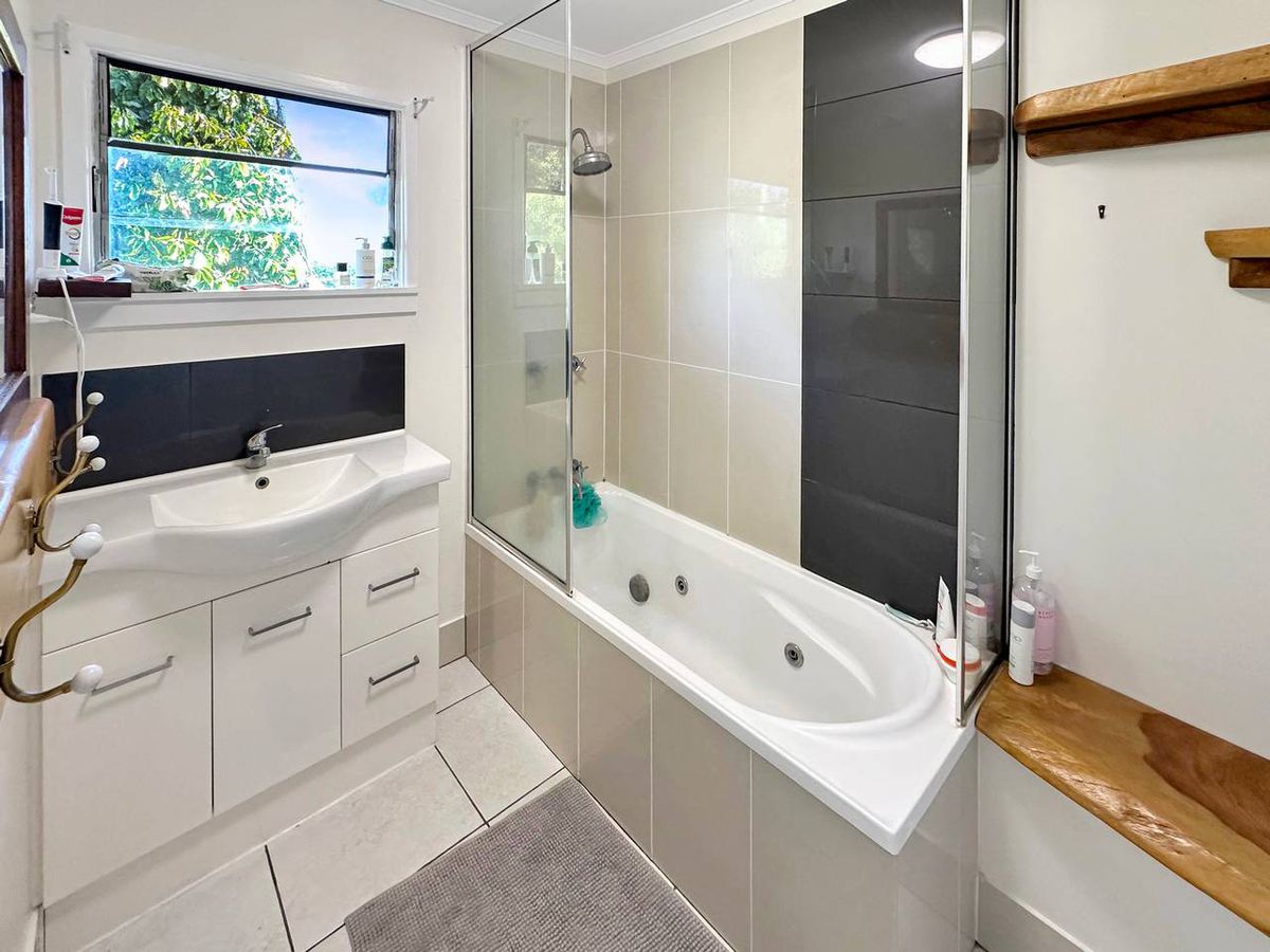 7 Eighth Avenue, Atherton