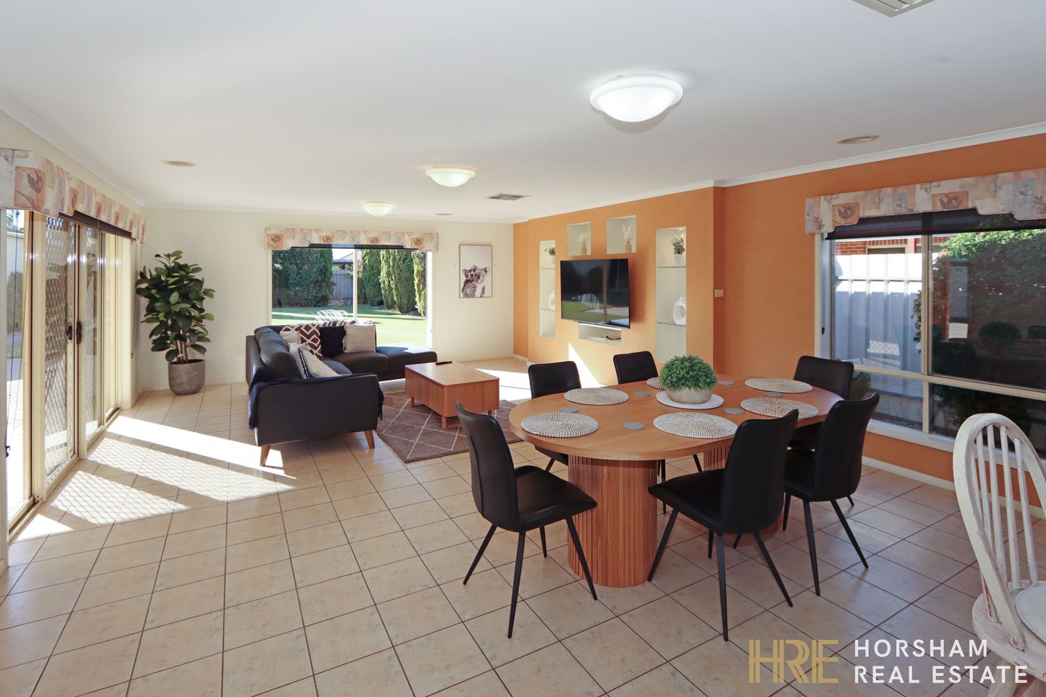 16 Burnett Street, Horsham