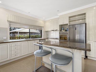 12 Glenns Court, Woodend