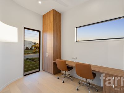 3 / 2 Lyra Avenue, Hope Island