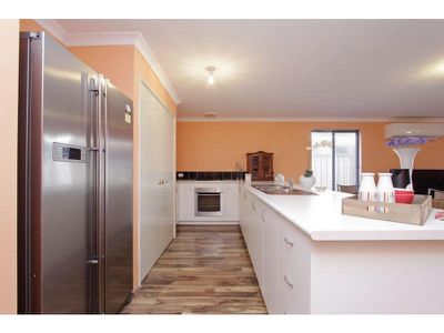18 Tordera Pathway, Piara Waters