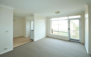 9 / 2 Gray Crescent, Eastlakes