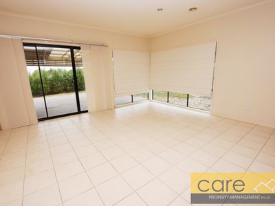 36 Caversham Terrace, Lynbrook