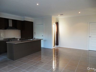 2 / 31 Beckington Crescent, Hampton Park